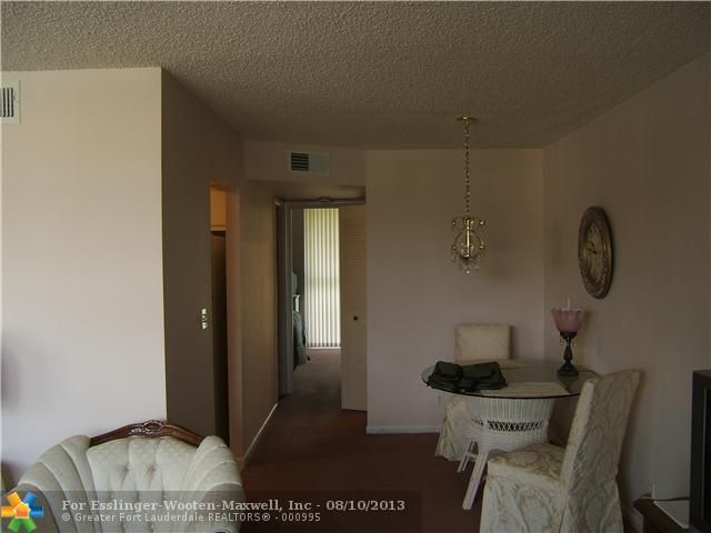 9121 Sunrise Lakes Blvd # 115, Fort Lauderdale, FL 33322