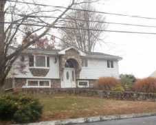 15 Gaymore Ln, Farmingville, NY 11738