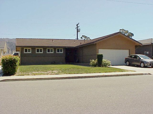 334 Moultrie Pl, Santa Paula, CA 93060