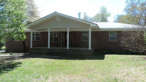 8 Lincoln Green Rd, Fyffe, AL 35971