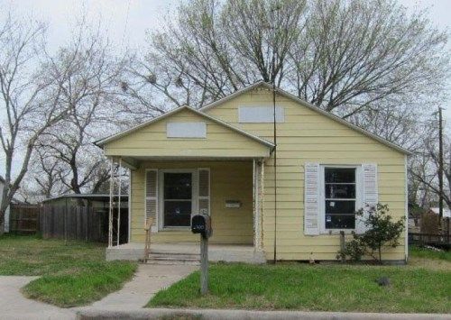 100 Sycamore St, Luling, TX 78648