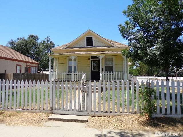 407 6th St, Gustine, CA 95322