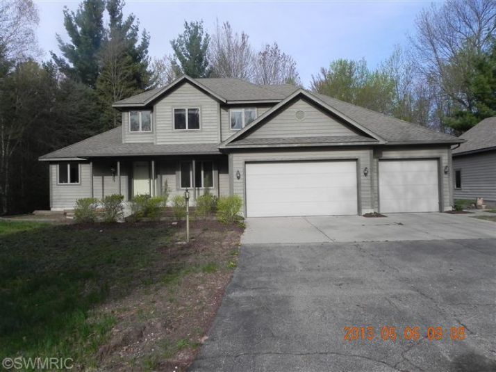 15751 148th Ave, Spring Lake, MI 49456