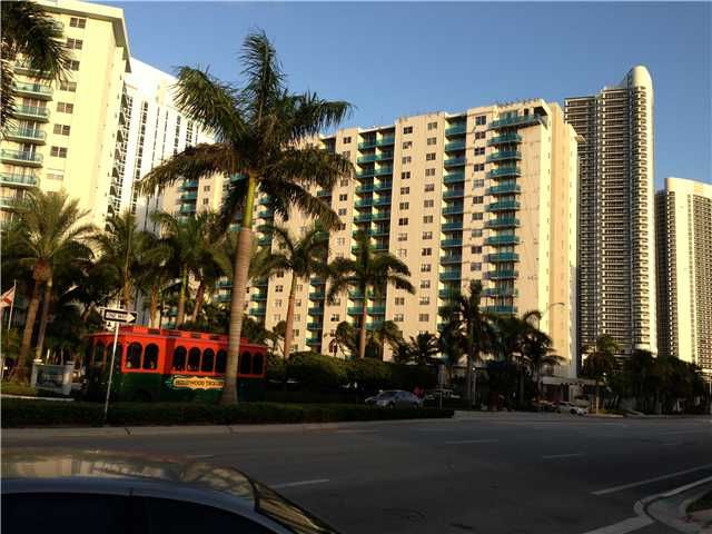 4001 S Ocean Dr # 8B, Hollywood, FL 33019