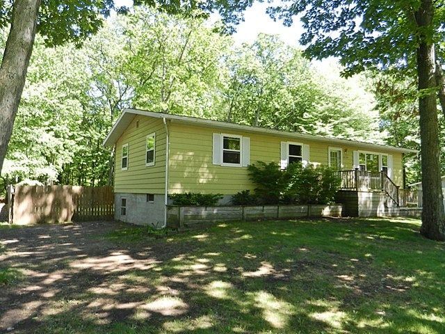 18724 148th Ave, Spring Lake, MI 49456