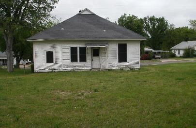 505 W Main St, Honey Grove, TX 75446