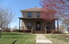 611 Clarksville Rd, Pittsfield, IL 62363