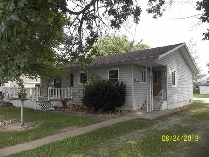 624 1st St, Plainfield, IA 50666