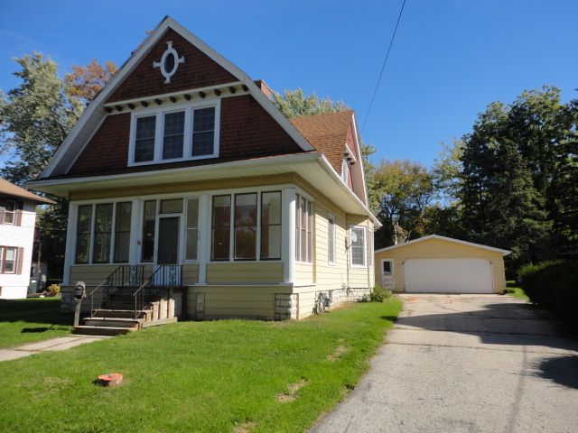 320 S Walnut St, Mayville, WI 53050