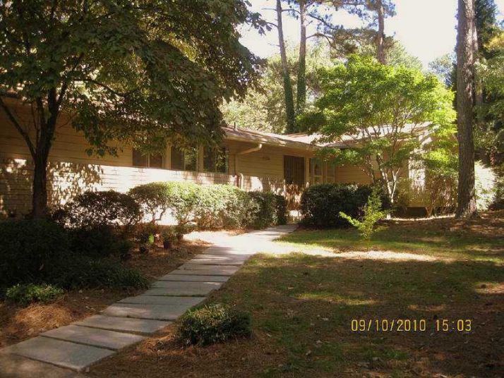 705 Nw Edgewater Trail, Atlanta, GA 30328