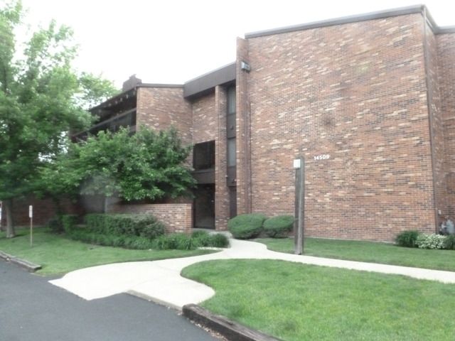 14509 Sussex Ct Apt M2, Oak Forest, IL 60452