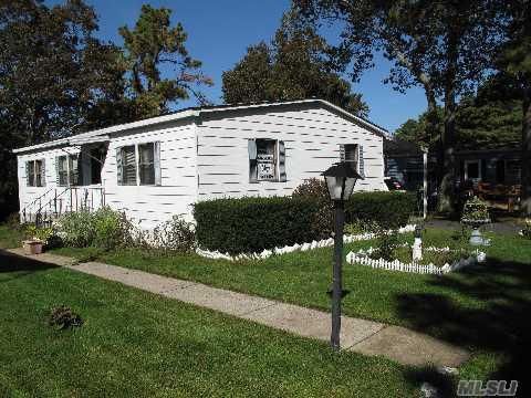 525 Riverleigh Ave Riverhead,	 NY 11901-3600, Riverhead, NY 11901