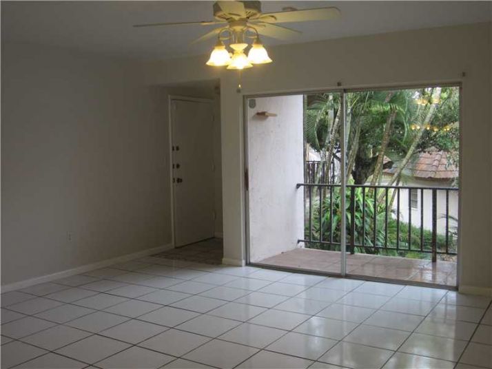 9454 SW 77 AV # S6, Miami, FL 33156