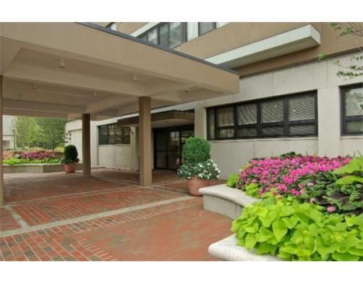 2 Hawthorne Place #15L, Boston, MA 02114