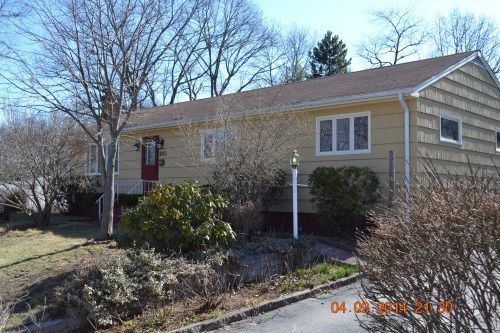 100 Gilbert St, Warwick, RI 02886