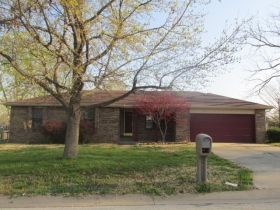 105 E Halsey St, Republic, MO 65738