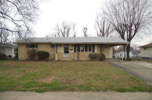 806 Courtney Dr, Sikeston, MO 63801