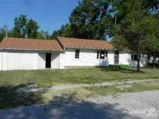 S Hancock St, Humansville, MO 65674