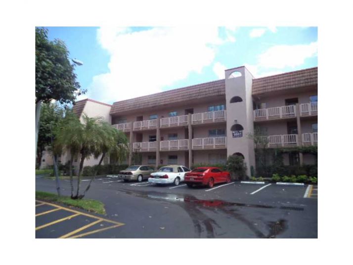 9861 SUNRISE LAKES BL # 108, Fort Lauderdale, FL 33322