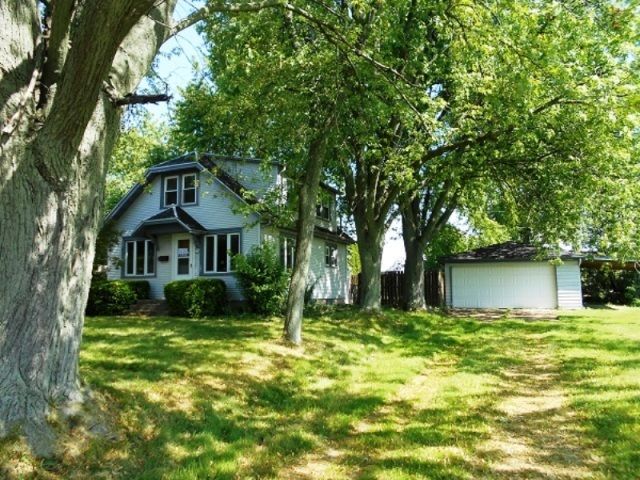 414 Center Ave, Oostburg, WI 53070