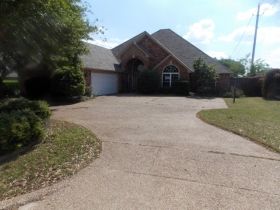 1031 Kingston Dr, Mansfield, TX 76063