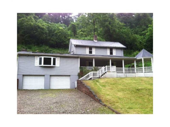 8866 Roberts Hollow Rd, Elizabeth, PA 15037