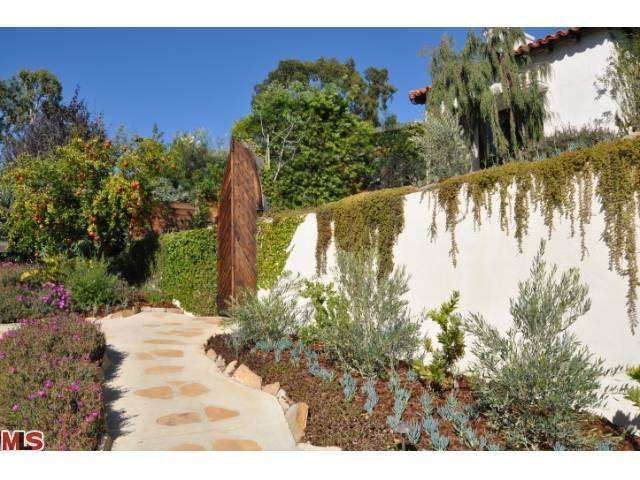 216 Notteargenta Rd, Pacific Palisades, CA 90272