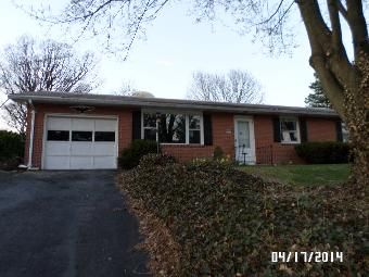 101 S Conestoga View Dr, Akron, PA 17501