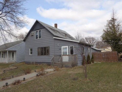 106 4th St NE, Barnesville, MN 56514