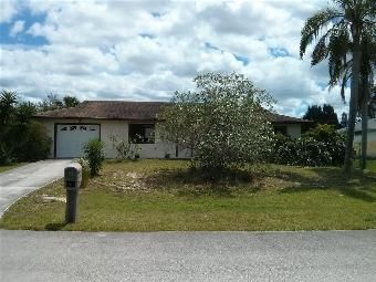 661 Cynthia St SW, Port Saint Lucie, FL 34983