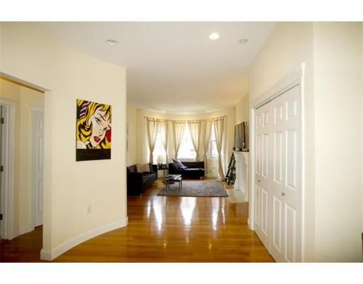 154 Newbury St #2B, Boston, MA 02116