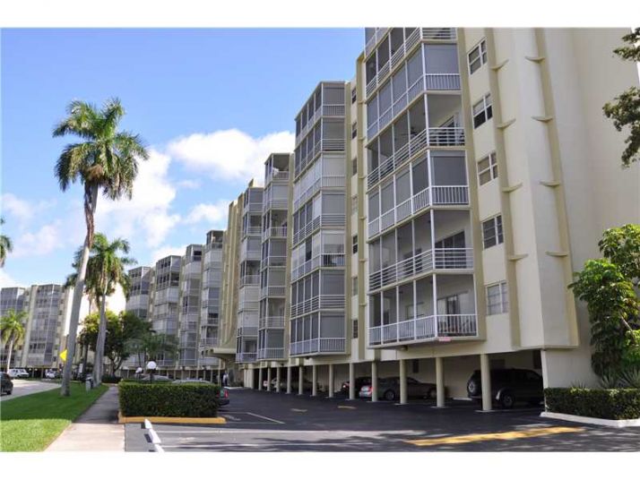 200 DIPLOMAT PW # 628, Hallandale, FL 33009