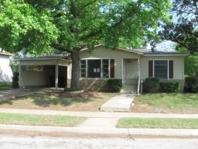 6717 Greenlee St, Fort Worth, TX 76112