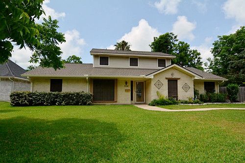 7706 PECANWOOD ST, Hitchcock, TX 77563