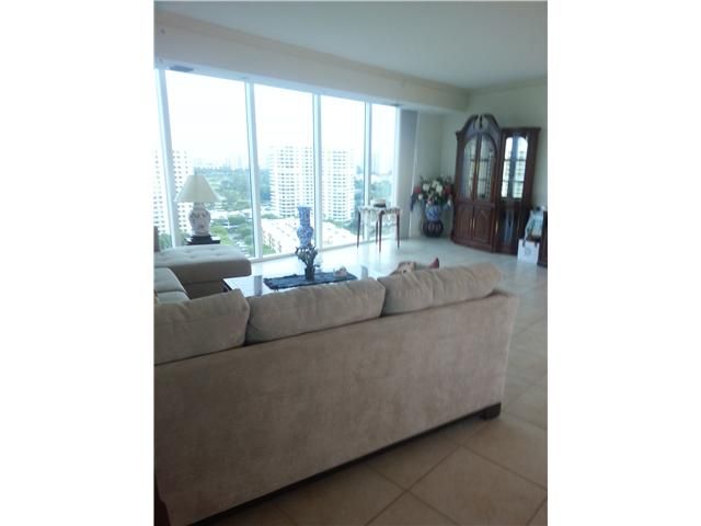 3370 HIDDEN BAY DR # 1915, Miami, FL 33180