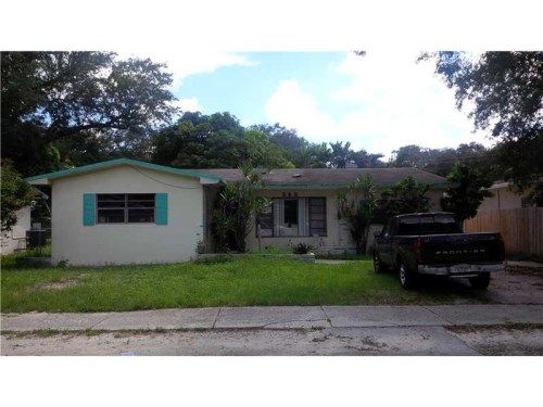 560 NE 161 ST, Miami, FL 33162