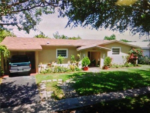 851 NE 182 ST, Miami, FL 33162