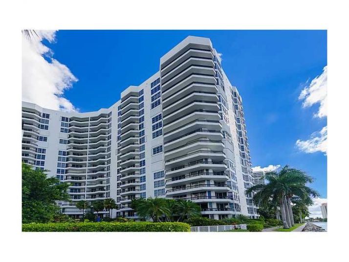 3600 MYSTIC POINTE DR # 101, Miami, FL 33180