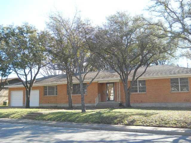 1212 N Davis St, West, TX 76691