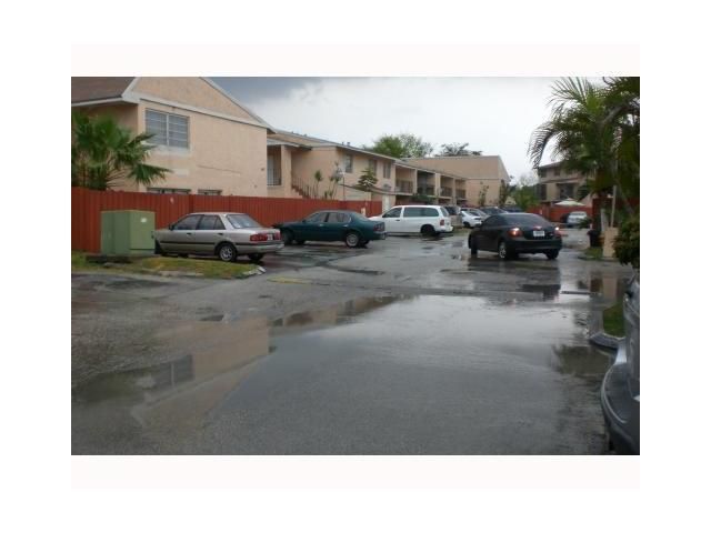 15690 SW 82 CR # 9-1, Miami, FL 33193