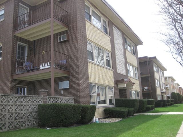 3161 Paris Ave Apt 201, River Grove, IL 60171