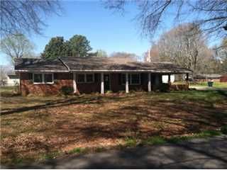 502 Lakeside Dr E, Florence, AL 35630