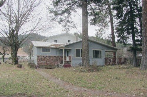 1004 S Division St, Pinehurst, ID 83850