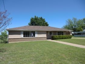 314 Coleman St, Waxahachie, TX 75165