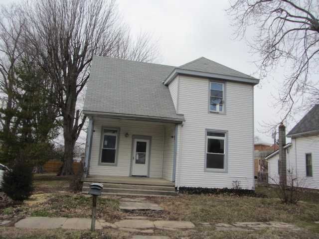 111 Eaton St, College Corner, OH 45003