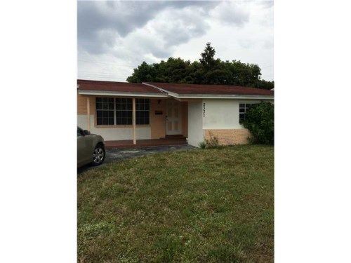 2330 KINGSTON DR, Hollywood, FL 33023