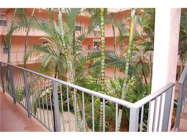 2801 Somerset Drive #405, Fort Lauderdale, FL 33311