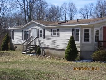 3 Island Ln, Lake Ariel, PA 18436