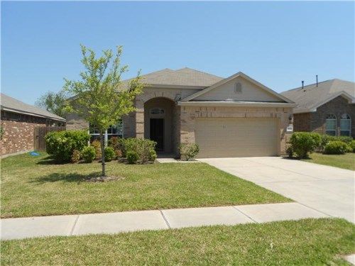 8622 E Highlands Xing, Highlands, TX 77562