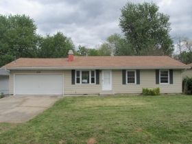 2708 N Howard Ave, Springfield, MO 65803